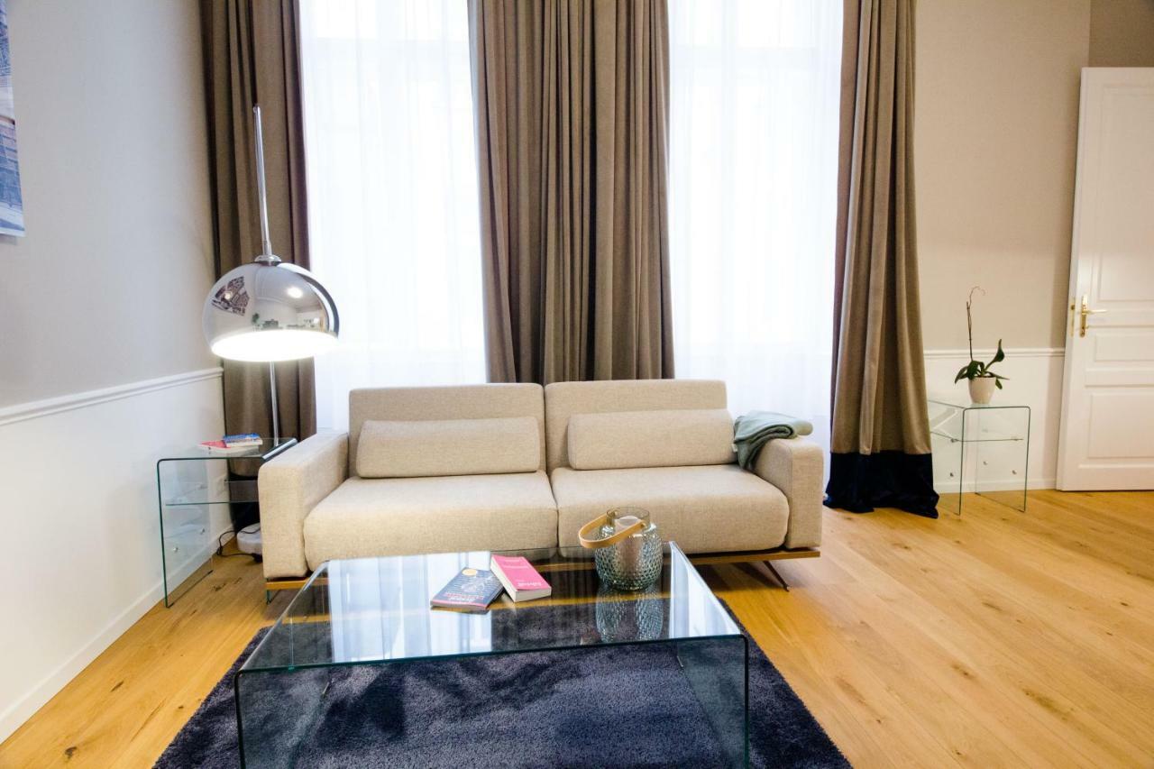 Studio Apartments Urania - Mai'S Apartments Відень Екстер'єр фото