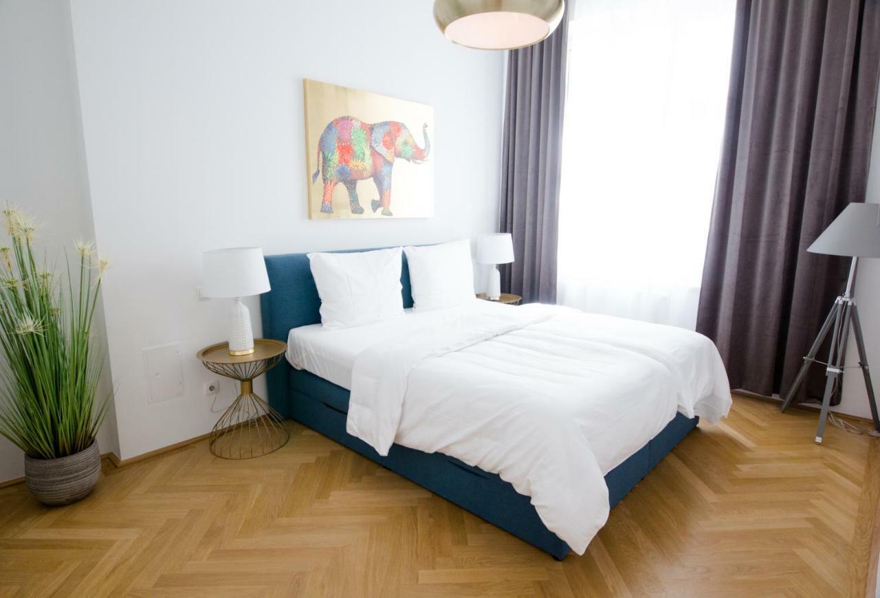 Studio Apartments Urania - Mai'S Apartments Відень Екстер'єр фото