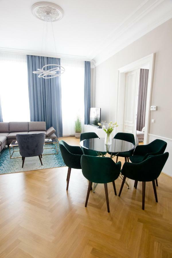 Studio Apartments Urania - Mai'S Apartments Відень Екстер'єр фото
