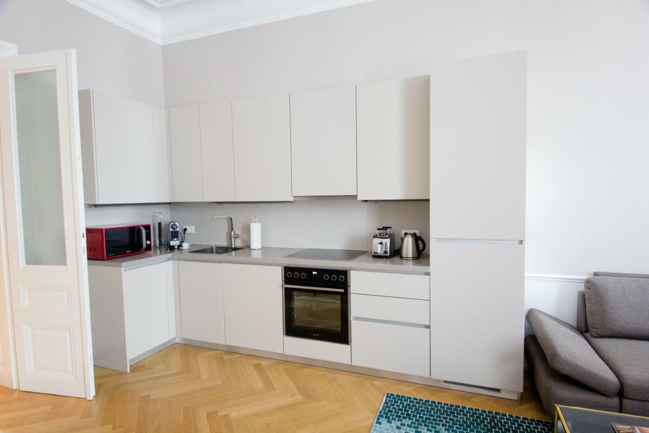 Studio Apartments Urania - Mai'S Apartments Відень Екстер'єр фото