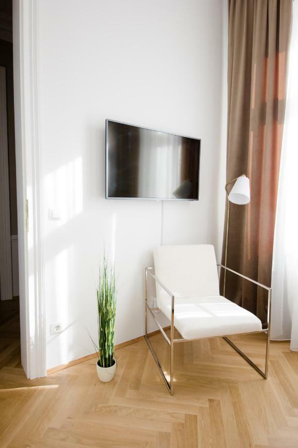 Studio Apartments Urania - Mai'S Apartments Відень Екстер'єр фото