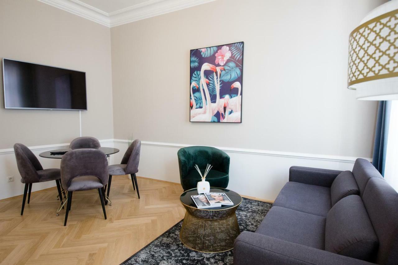 Studio Apartments Urania - Mai'S Apartments Відень Екстер'єр фото