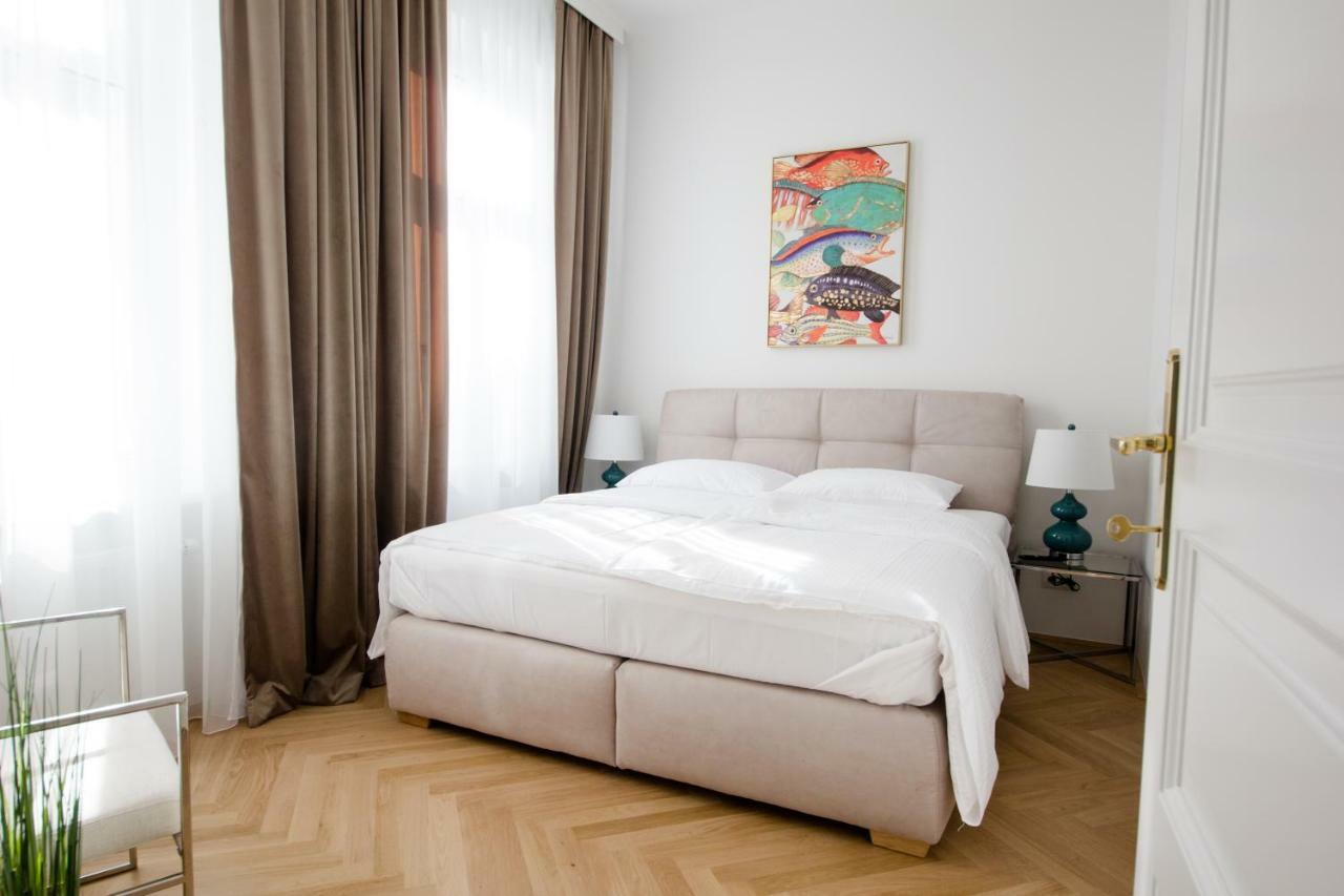 Studio Apartments Urania - Mai'S Apartments Відень Екстер'єр фото