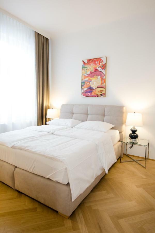 Studio Apartments Urania - Mai'S Apartments Відень Екстер'єр фото
